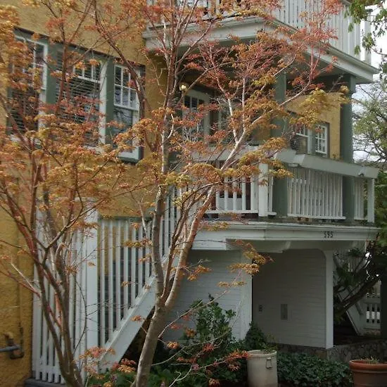 Rosewood Inn Victoria 2*,
