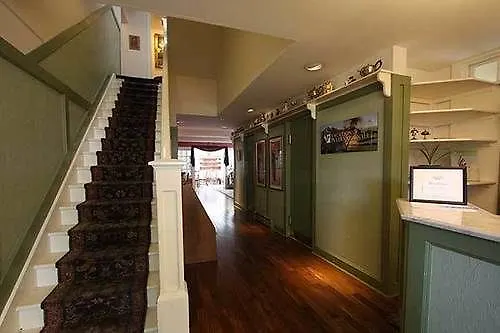 Rosewood Inn Victoria 2*,
