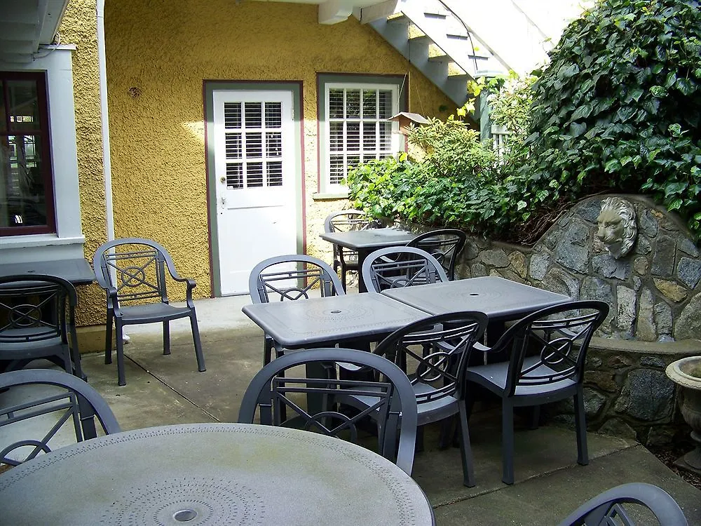 Rosewood Inn Victoria Hotel