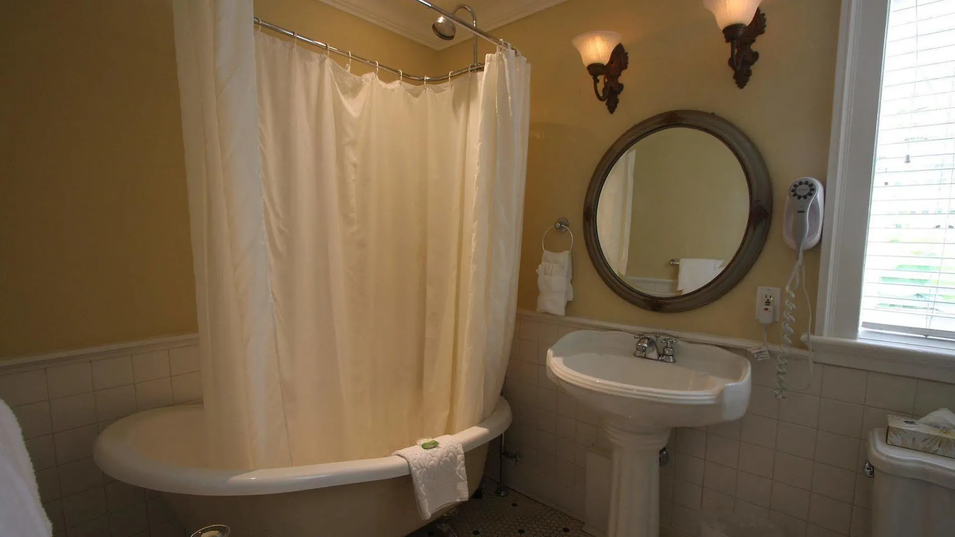 Rosewood Inn Victoria